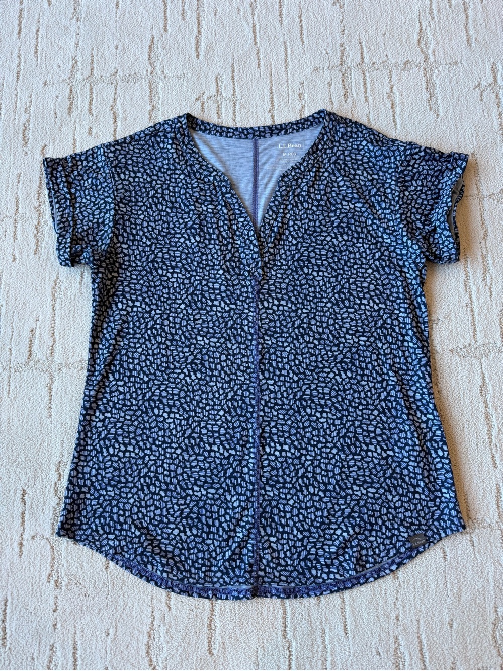 LL Bean Women's Navy Blue Patterned Short-Sleeve V-Neck Top Medium